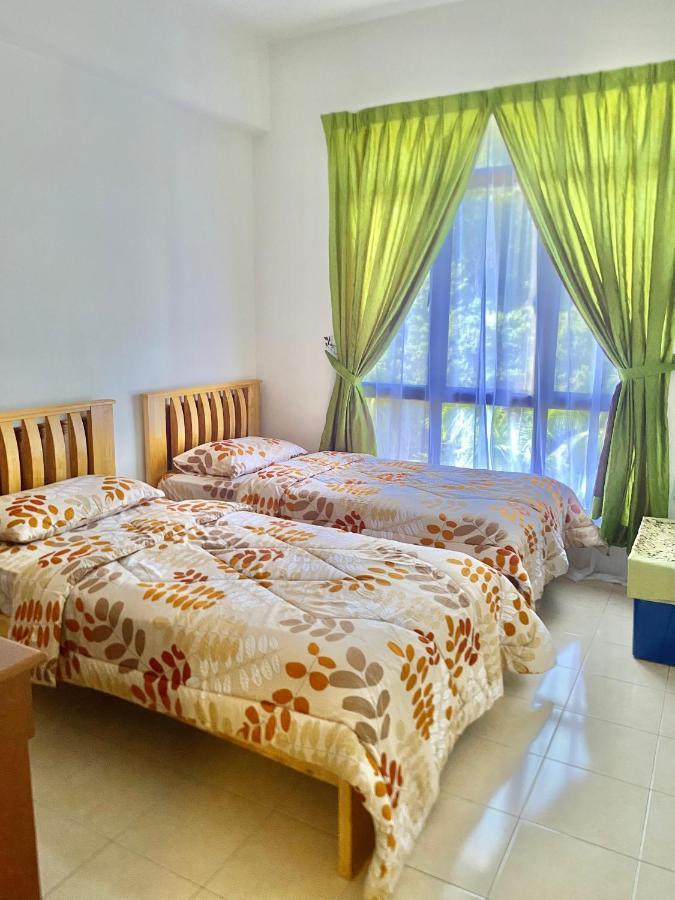 Marina Cove, Lumut Apartamento Exterior foto